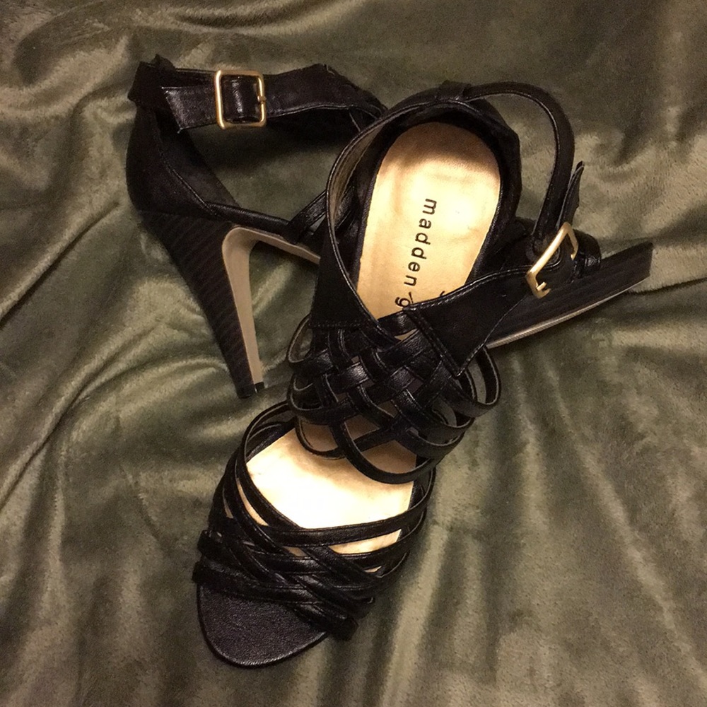 EUC Madden Girl Black Strappy Sandals Shoes